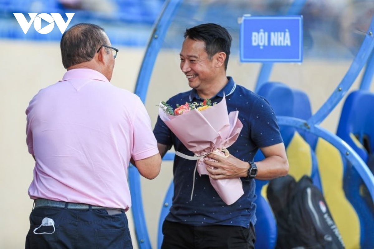 Trợ lý cũ của HLV Park Hang Seo được vinh danh ở V-League
